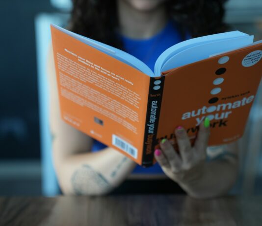 2025년, 새로운 경력 개발의 기회 a woman sitting at a table reading a book