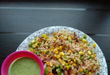 건강한 삶의 시작, 올바른 식단 선택이 관건 sliced tomato and green vegetable on white ceramic plate