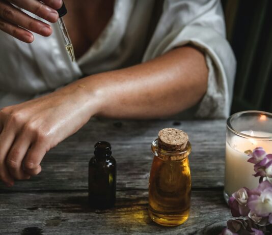 대체요법, 현대인의 건강관리에 새로운 길을 제시하다 votive candle