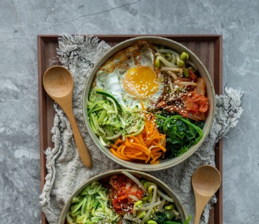만성피로, 일상 속 작은 변화로 극복한다 brown wooden ladle and white ceramic bowl with soup