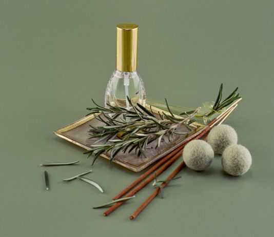 바쁜 일상 속, 내게 맞는 대체요법 찾기…실생활 팁과 주의할 점은? a bottle of perfume sitting on top of a table