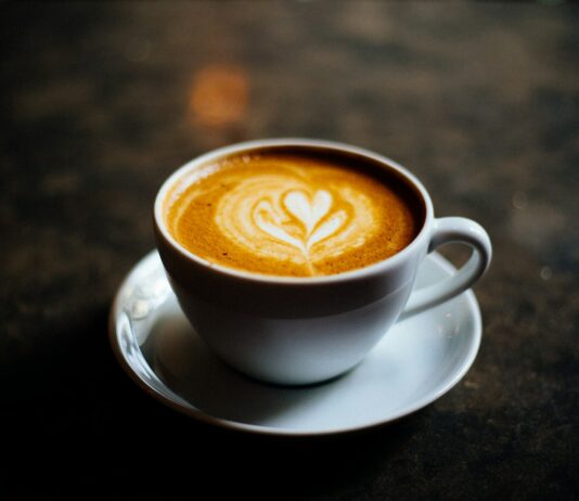 바쁜 일상 속, 스트레스 관리가 달라진다… ‘마음챙김 루틴’이 뜬다 cup of coffee on saucer