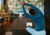 집에서 시작하는 소소한 건강 챙기기, 일상 속 실천법으로 인기 a man doing yoga in a living room