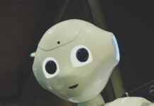 인공지능, 우리 집 건강 비서로 자리 잡다 white robot toy holding black tablet