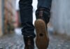 건강하게 걷기, 일상의 작은 변화가 만든 큰 기적 close-up photography of person walking on pavement